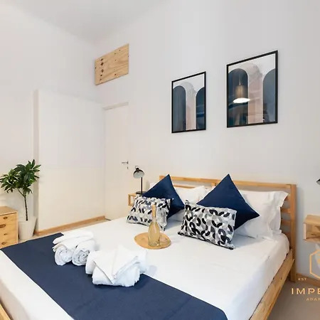 Imperium Vittorio Central Guesthouse - 4 Bdr, City Center, 100Mt To Train Station, Pvt Bathrooms, A-C