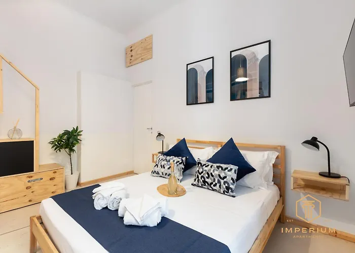 Imperium Vittorio - 4 Bdr, Center, 100mt To Train Station, Pvt Bathrooms, A-c Casa de hóspedes 3*