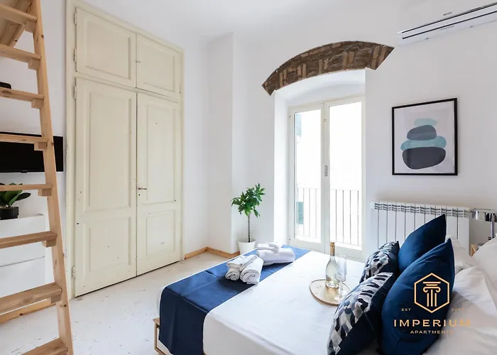 Imperium Vittorio - 4 Bdr, Center, 100mt To Train Station, Pvt Bathrooms, A-c Casa de hóspedes