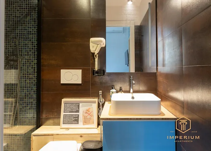 Imperium Vittorio - 4 Bdr, Center, 100mt To Train Station, Pvt Bathrooms, A-c Roma
