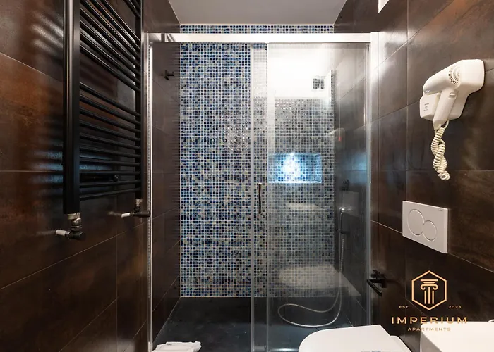 Πανσιόν Imperium Vittorio - 4 Bdr, Center, 100mt To Train Station, Pvt Bathrooms, A-c 3*