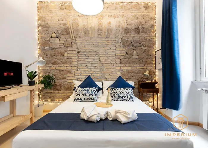 Imperium Vittorio - 4 Bdr, Center, 100mt To Train Station, Pvt Bathrooms, A-c 3*