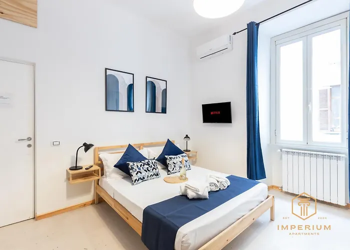 Imperium Vittorio - 4 Bdr, Center, 100mt To Train Station, Pvt Bathrooms, A-c Πανσιόν 3*
