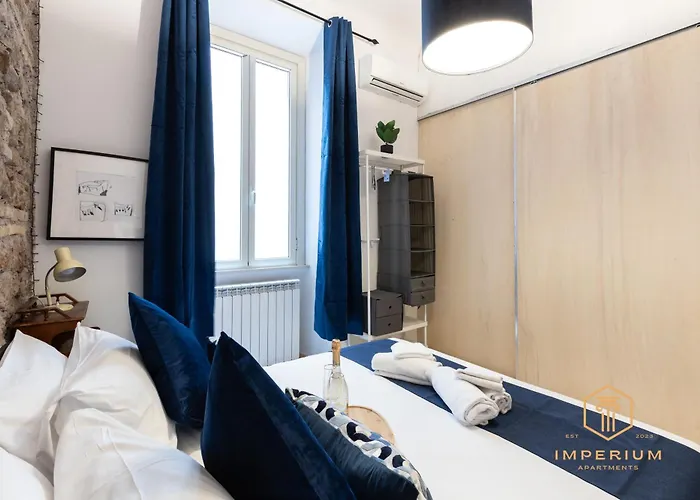 Imperium Vittorio - 4 Bdr, Center, 100mt To Train Station, Pvt Bathrooms, A-c