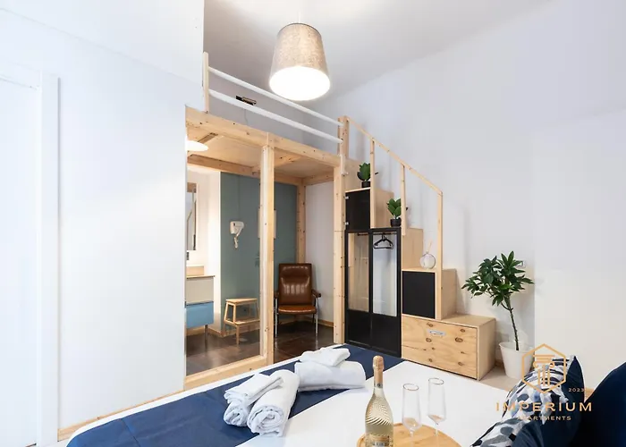 Πανσιόν Imperium Vittorio - 4 Bdr, Center, 100mt To Train Station, Pvt Bathrooms, A-c