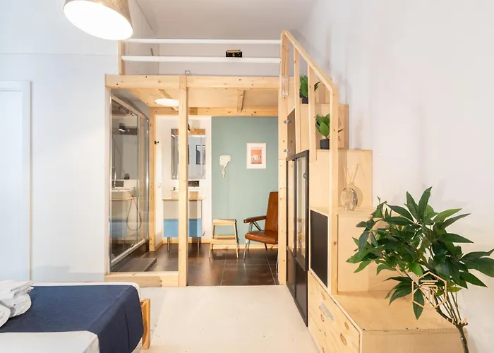 Πανσιόν Imperium Vittorio - 4 Bdr, Center, 100mt To Train Station, Pvt Bathrooms, A-c