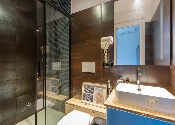 Πανσιόν Imperium Vittorio - 4 Bdr, Center, 100mt To Train Station, Pvt Bathrooms, A-c 3*