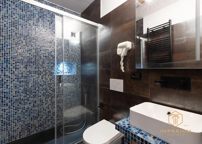 Imperium Vittorio - 4 Bdr, Center, 100mt To Train Station, Pvt Bathrooms, A-c 3*