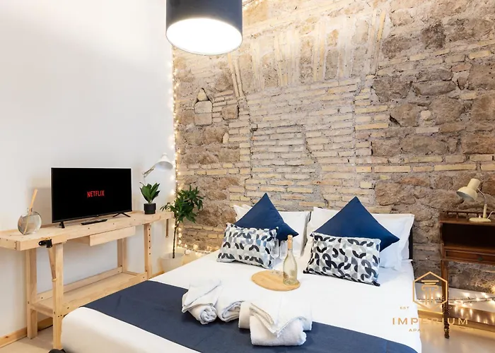 Imperium Vittorio - 4 Bdr, Center, 100mt To Train Station, Pvt Bathrooms, A-c Πανσιόν